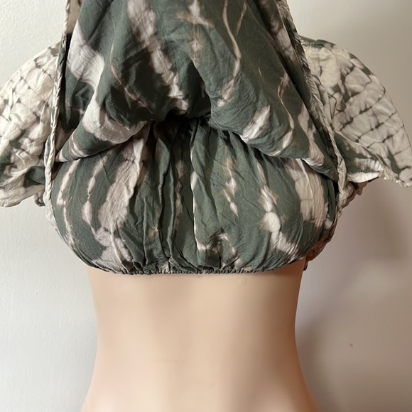 Kiwi + Punch Off The Shoulders Crop Top Tye Dye Green Cream - Picture 3 of 7
